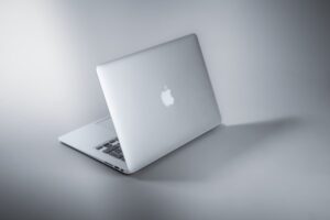 Apple MacBook Air 13.6" - Apple M3, 16GB RAM, 512GB SSD, macOS (Midnight)